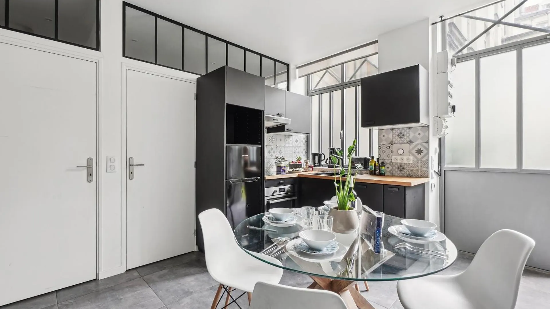 Lavie Maison I Marais & Historic & Central Paris Apartment